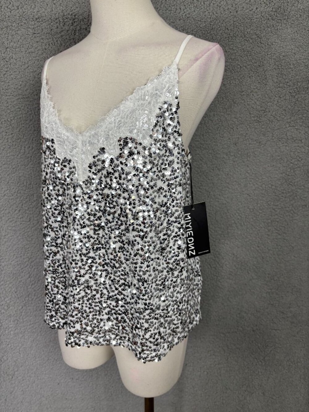 Miyieonz Women's Sequin Lace V -Neck Tank Top White & Silver Size Med NWT's. - Picture 4 of 8